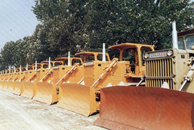 產(chǎn)品整裝待發(fā)。自1984年對銷售實行了承包責(zé)任制，調(diào)動了職工的積極性，增強了責(zé)任感，從而改變了過去等、靠、要的被動局面。